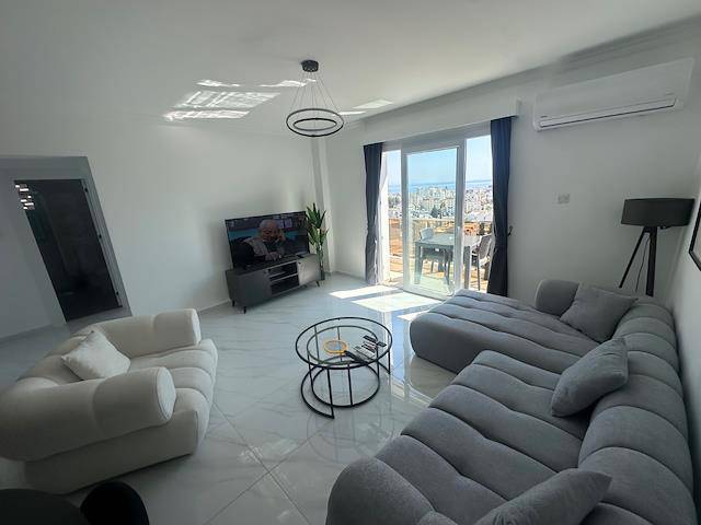 Gazimağusa Merkezde Deniz Manzaralı Satılık Full Eşyalı Daire